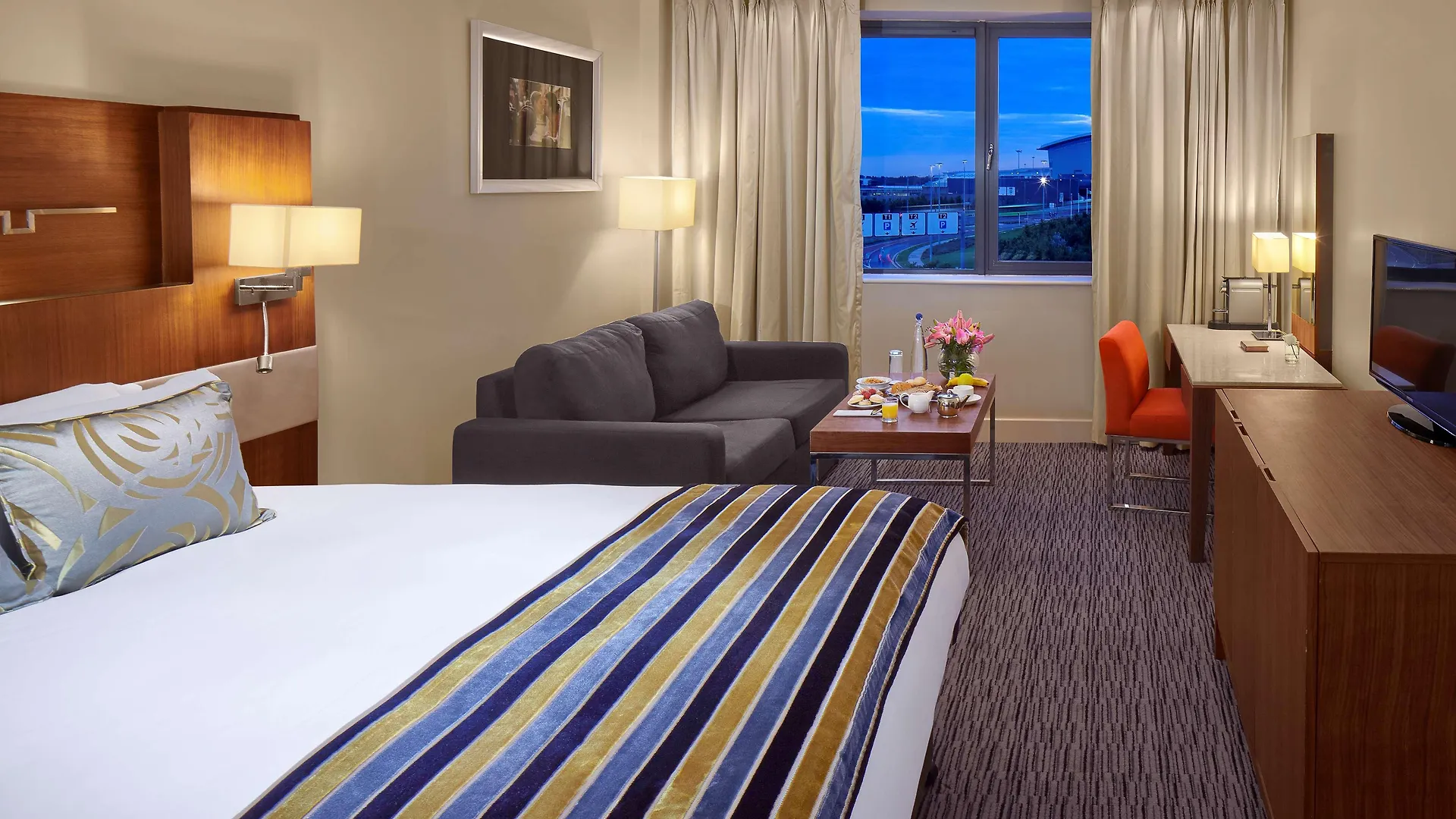 Radisson Blu Hotel Dublin Airport Cloghran 4*,