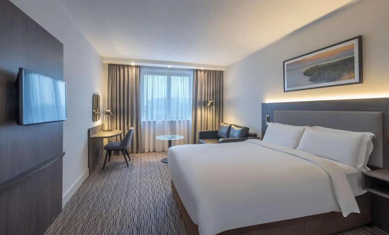 Radisson Blu Hotel Dublin Airport Cloghran 4*,