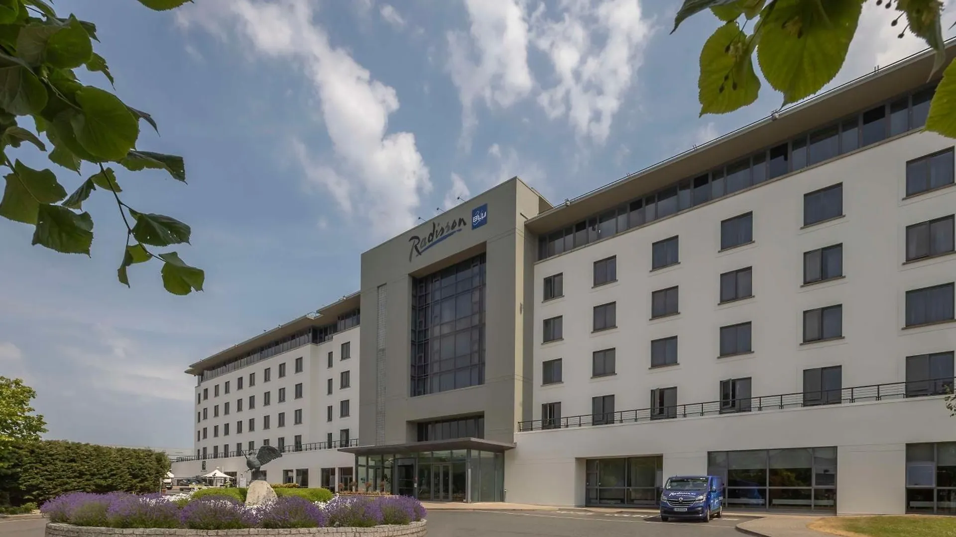 Radisson Blu Hotel Dublin Airport Cloghran 4*,