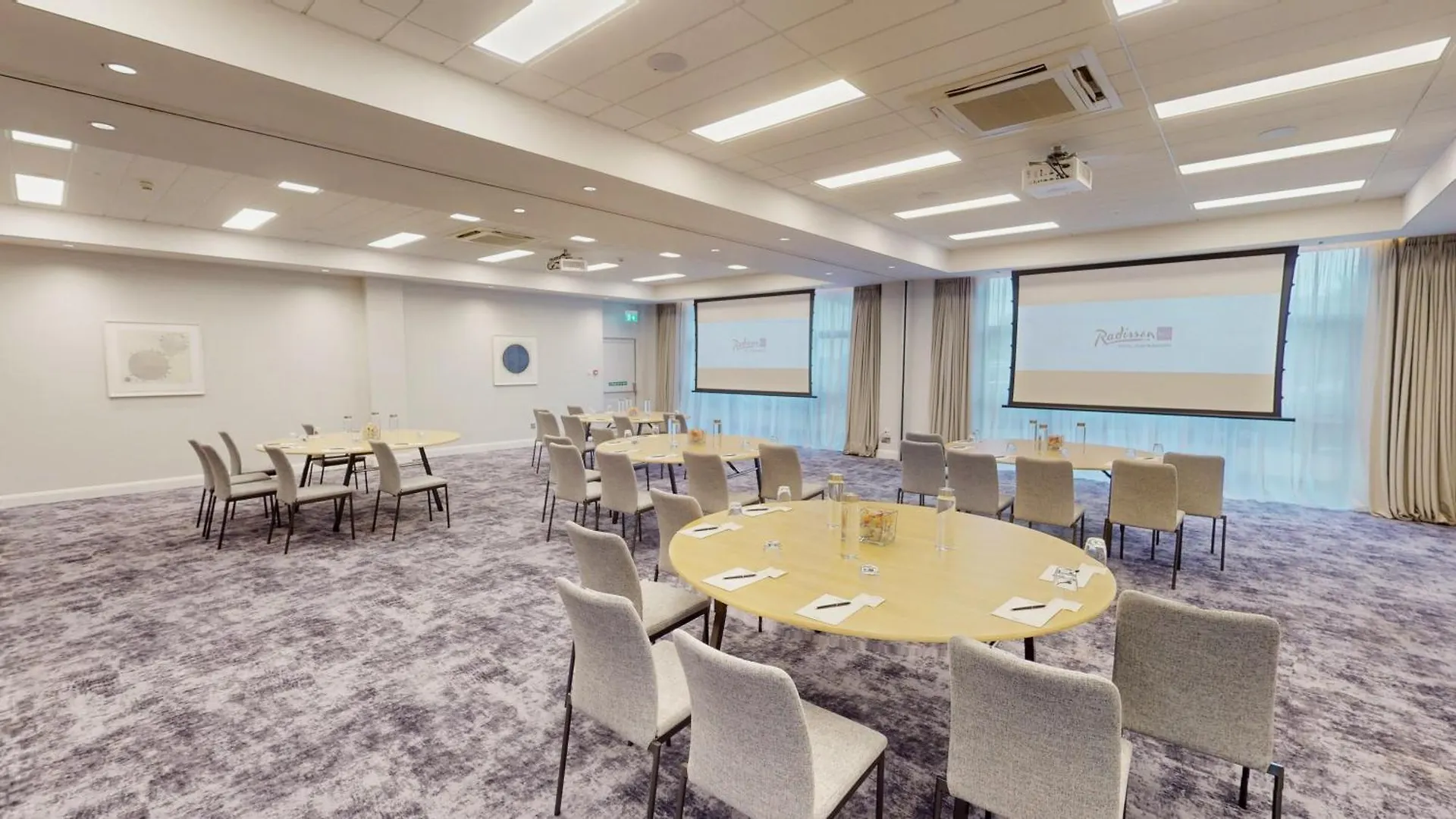 Radisson Blu Hotel Dublin Airport Cloghran 4*,